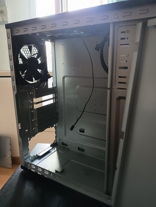 Caja PC Gabinete Negro/Plateado