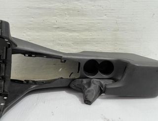 Consola central mazda b45b64951 bhn164951 3 143519