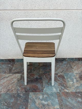 Pack de 2 sillas de madera y metal de Ikea