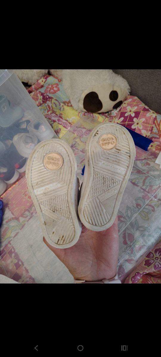 Zapatillas de bebé blancas