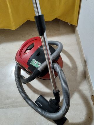 Aspiradora Nilfisk Coupé Roja