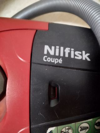 Aspiradora Nilfisk Coupé Roja