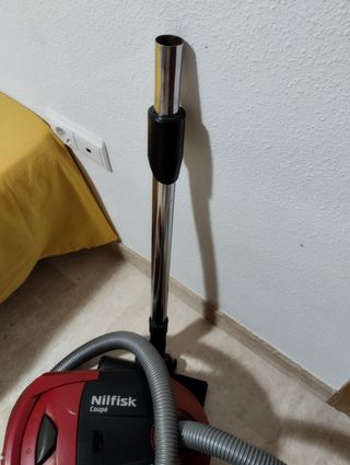 Aspiradora Nilfisk Coupé Roja