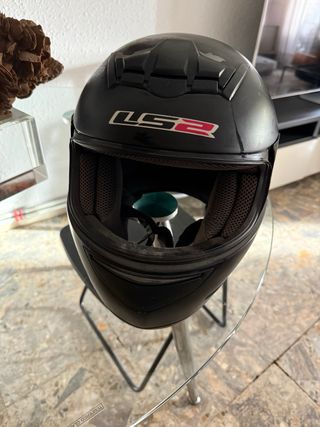 Casco de moto LS2 negro