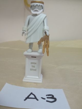 Estatua Playmobil con pedestal
