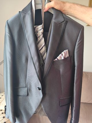 Traje Angelo Farelo Talla 50 Pantalón 43