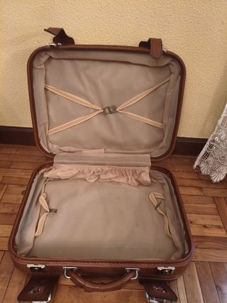 Maleta de cuero marrón