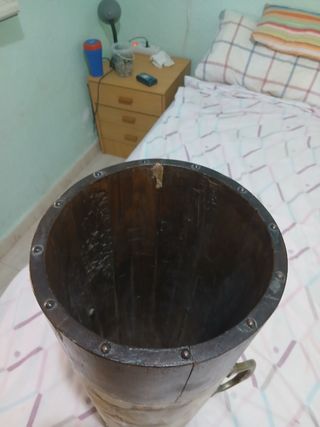 Paragüero antiguo con mapas