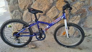 Bicicleta infantil azul Decathlon