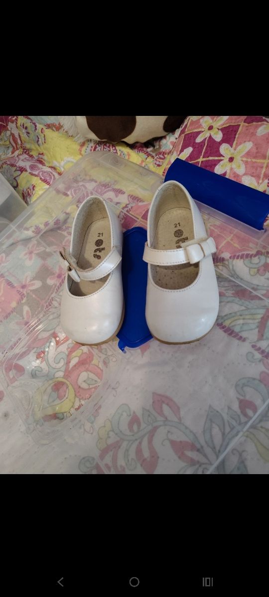 Zapatos de bebé blancos talla 21