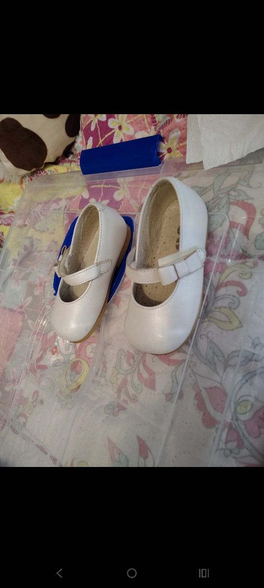 Zapatos de bebé blancos talla 21
