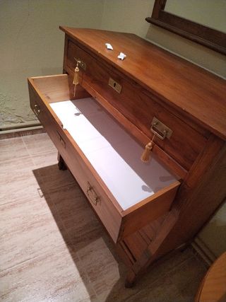 Cómoda antigua de madera