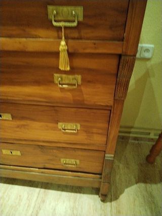Cómoda antigua de madera