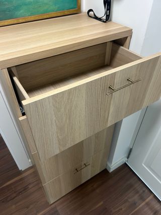 Cómoda de madera con 4 cajones