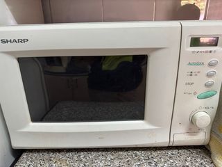 Microondas Sharp con Grill. 23 litros