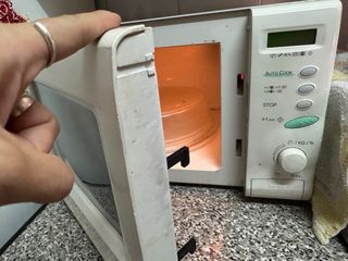 Microondas Sharp con Grill. 23 litros