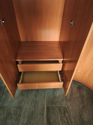 Armario ropero esquinero robusto de madera