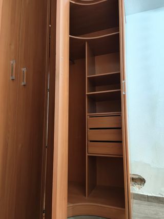 Armario ropero esquinero robusto de madera
