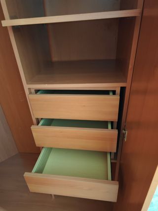 Armario ropero esquinero robusto de madera