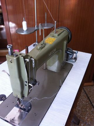 Máquina de coser industrial NECCHI