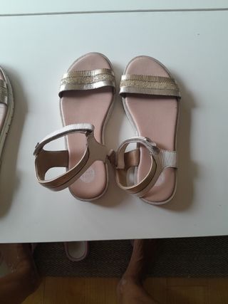 Sandalias Gios Eppo Niña Doradas y Rosas