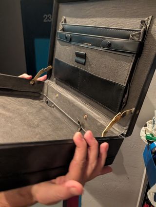 Maletín ejecutivo negro piel.