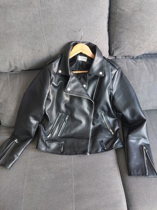 Cazadoras (negra y marrón)