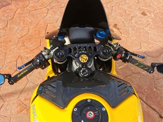 Ducati Panigale V4 2019 Amarilla