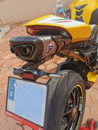 Ducati Panigale V4 2019 Amarilla