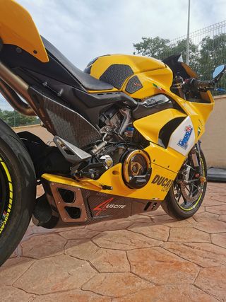 Ducati Panigale V4 2019 Amarilla