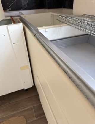 Cucina a L bianca completa di elettrodomestici