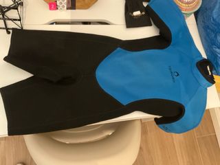 Neopreno corto surf Tribord azul y negro