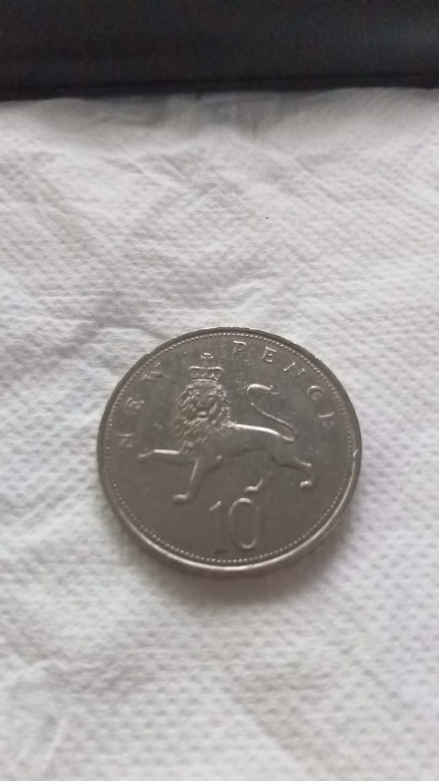 10 Novos Pence Grã-Bretanha 1968 (grande e velho)