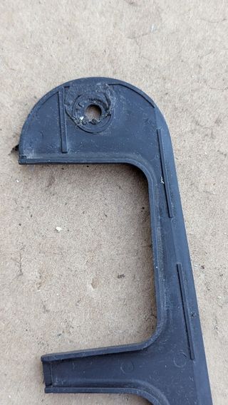 Supporto ancoraggio posteriore Audi VW 8D9827280A