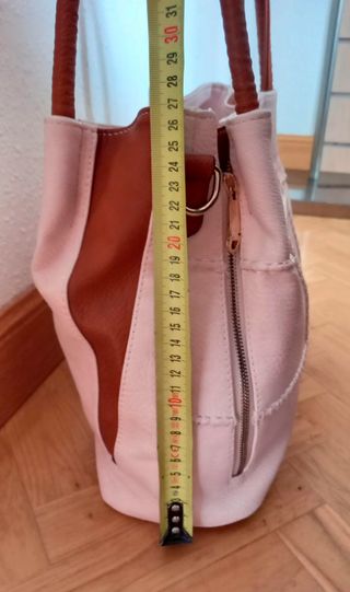 Bolso rosa palo con asas color cuero