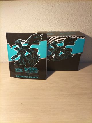 Lote Pokémon + Caja de ETB de Fulgor Negro