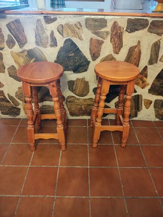 Taburetes de madera rústicos