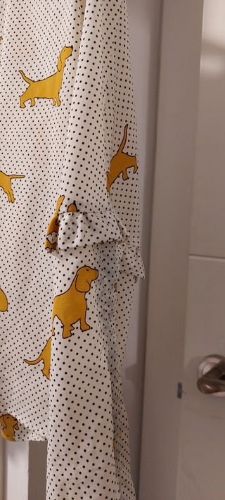 Camisa Zara blanca con estampado de perros