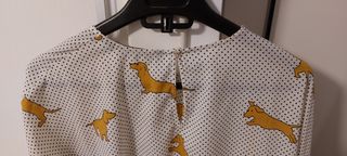 Camisa Zara blanca con estampado de perros