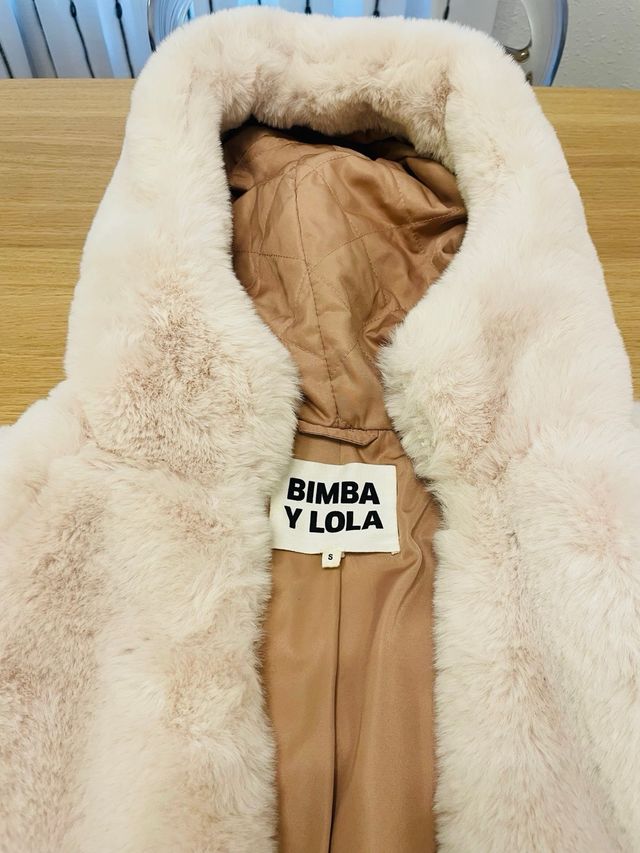 Abrigo pelo Bimba y Lola Talla S