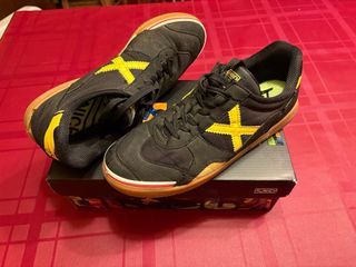 Zapatillas Munich Gresca Negras y Amarillas

