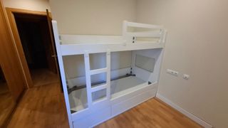 Litera blanca con cajones