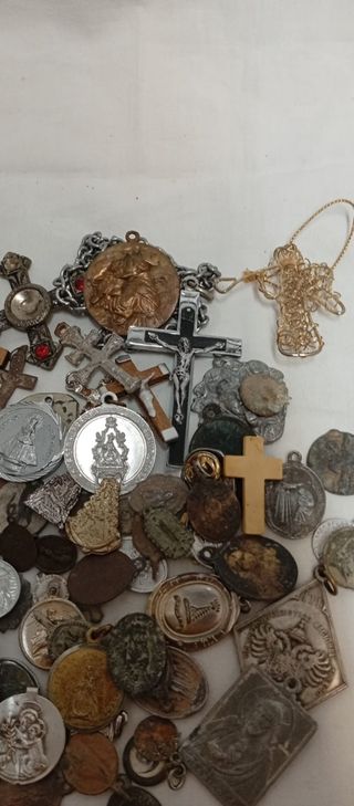 Lote de piezas religiosas variadas