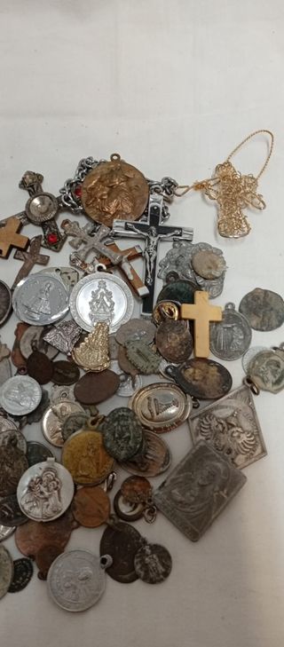 Lote de piezas religiosas variadas