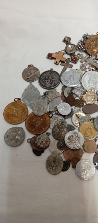 Lote de piezas religiosas variadas