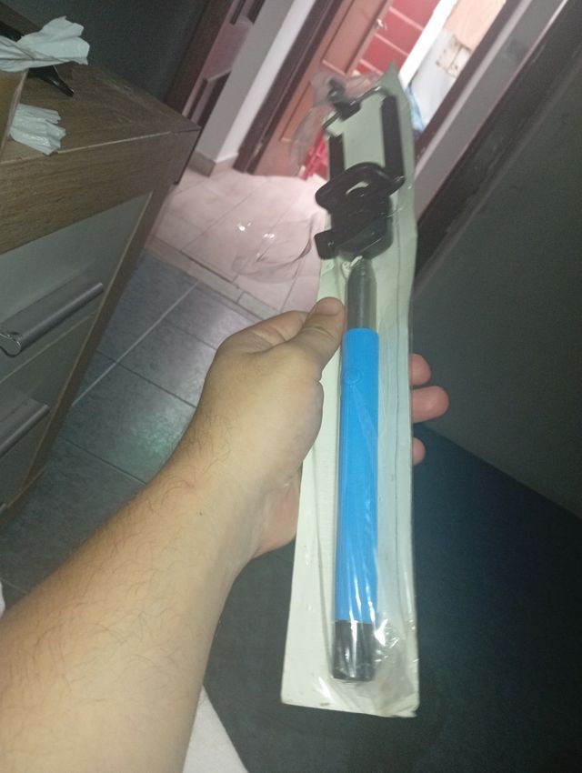 Palo Selfie con Cable Azul