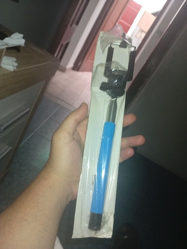 Palo Selfie con Cable Azul