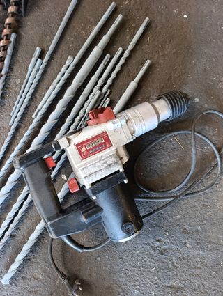 Martelo Perfurador com Brocas