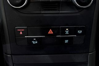 Mahindra XUV 500   FWD 4X2 W6 