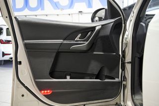 Mahindra XUV 500   FWD 4X2 W6 